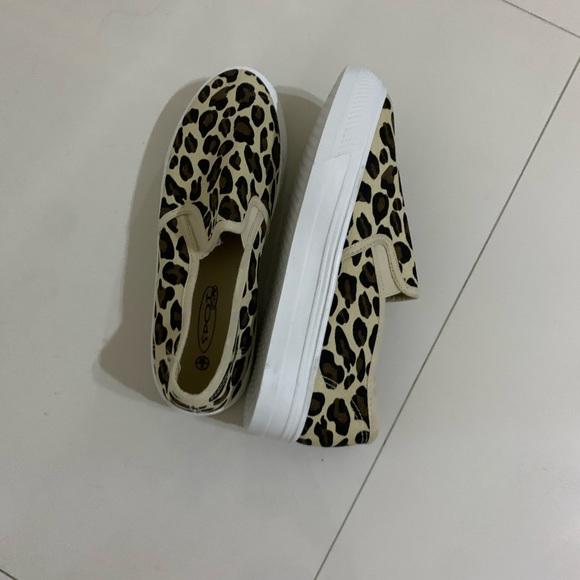 Leopard Print Sneakers - Picture 4 of 5